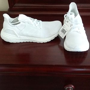 Adidas Ultra boost 19; size 9.5 Mens